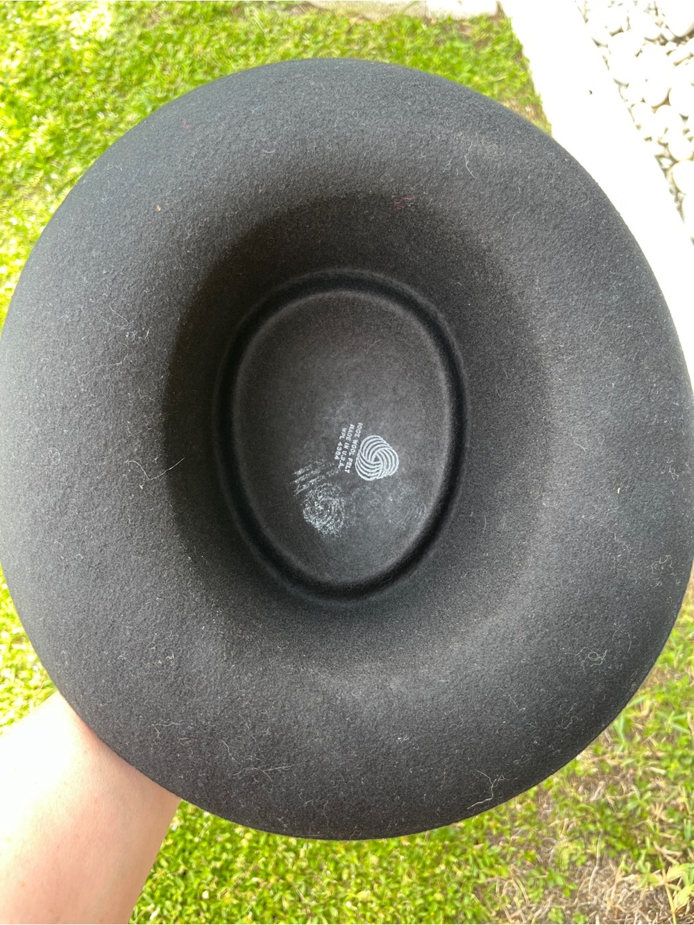 Black Felt Western Cowboy Ranch Hat with Silver Tone Conchos - Picture 8 of 12